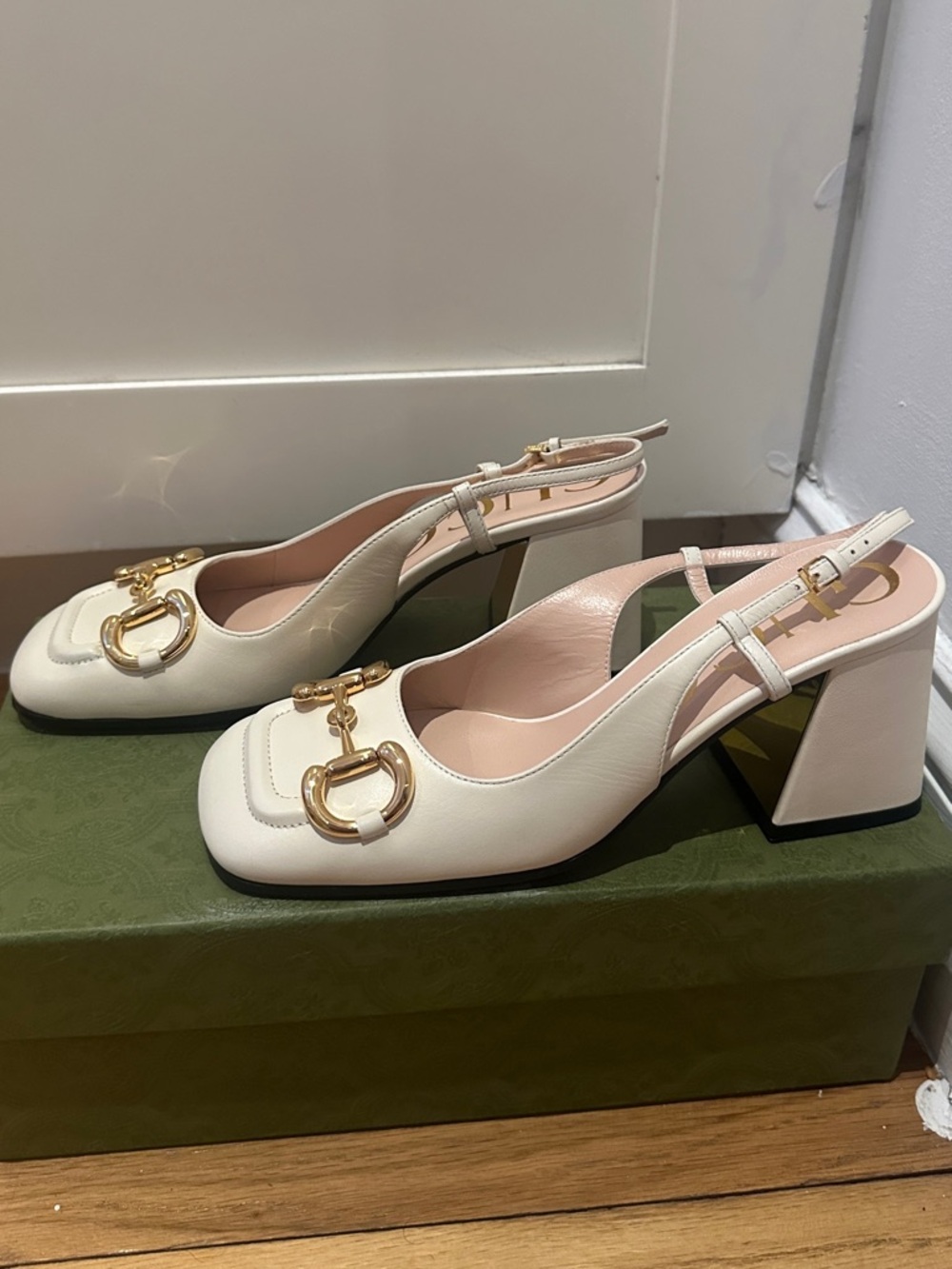 Gucci White Leather Horsebit Slingback Pumps with Gold Hardware - Picture 7 of 9